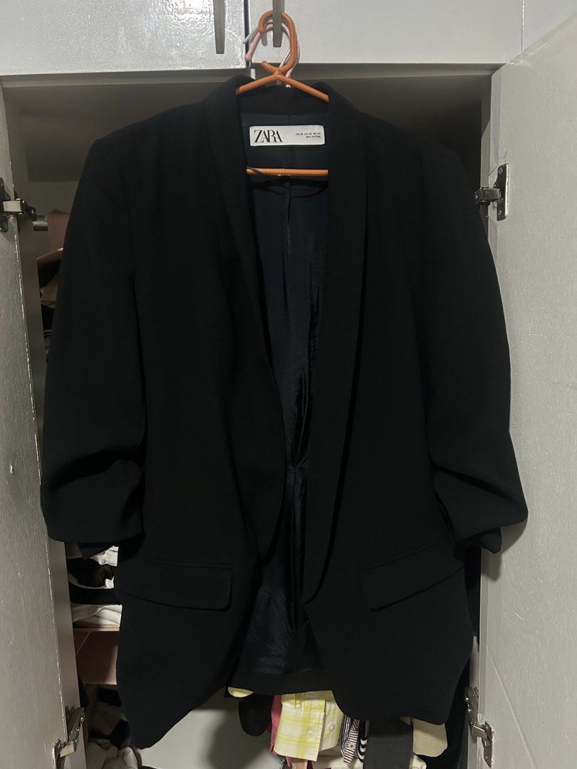 Zara Black Ruched Sleeves Blazer (Category: Coats, Jackets and Outerwear) located in Caloocan City. Submitted by shopsunshine (Listing ID 1439711568, Image 1). Description: - Zara black blazer - Ruched sleeves .