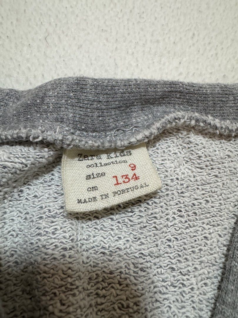 Zara Kids Grey Cardigan Size 9 (Category: Babies & Kids Fashion) located in Mandaluyong City. Submitted by toront0427 (Listing ID 1439747439, Image 2). Description: - Zara Kids grey cardigan - Size: 9 - Features: V-neck, button closure - Made in Portugal - Long sleeves with ribbed cuffs - Comfortable and versatile.