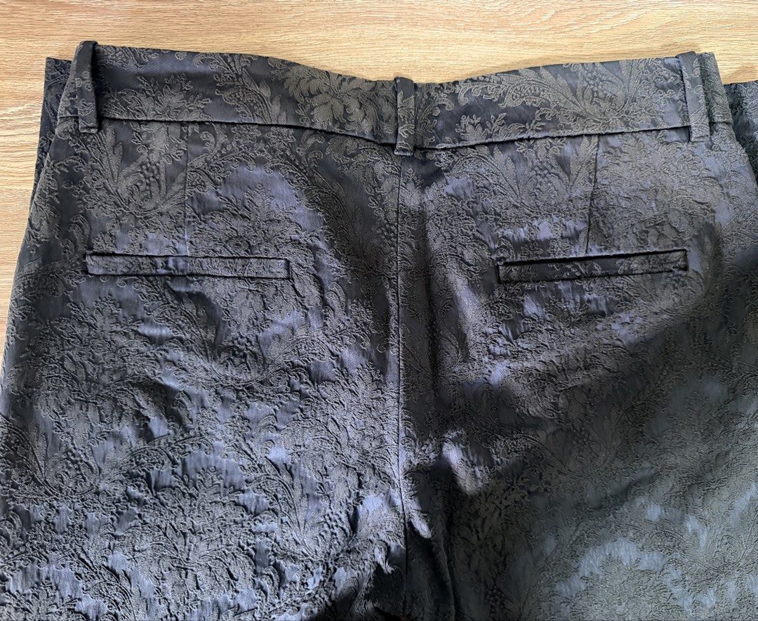 ZARA ladies trousers (Category: Other Bottoms) located in Muntinlupa City. Submitted by gap0710 (Listing ID 1439691124, Image 3). Description: Zara formal trousers for office and special events with unique fabric design . In very good condition. Waist : 30 inches Length : 37-38 inches.