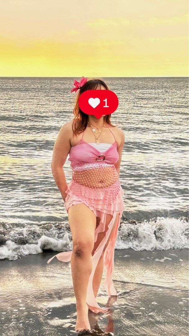 Zara Larsson-Inspired Beach Outfit SET (Category: Sets or Coordinates) located in Paranaque City. Submitted by rayariyaa (Listing ID 1439696430, Image 1). Description: - used only once for beach pictorial (worn 30 mins) -no damage, all items are in good condition -ALL IN SET - Grab or Lalamove.