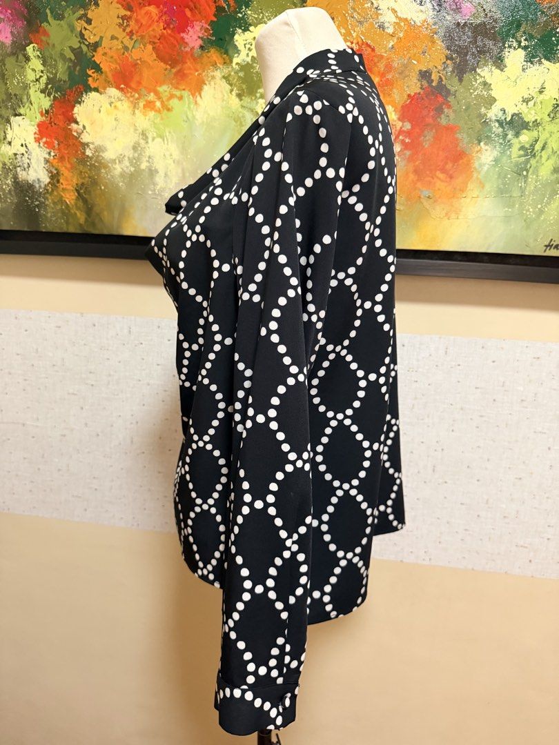 ZARA Long sleeves printed blouse (Category: Longsleeves) located in Muntinlupa City. Submitted by gap0710 (Listing ID 1439705307, Image 3). Description: ZARA Long sleeves printed blouse in satin like fabric. In excellent , like new condition. .
