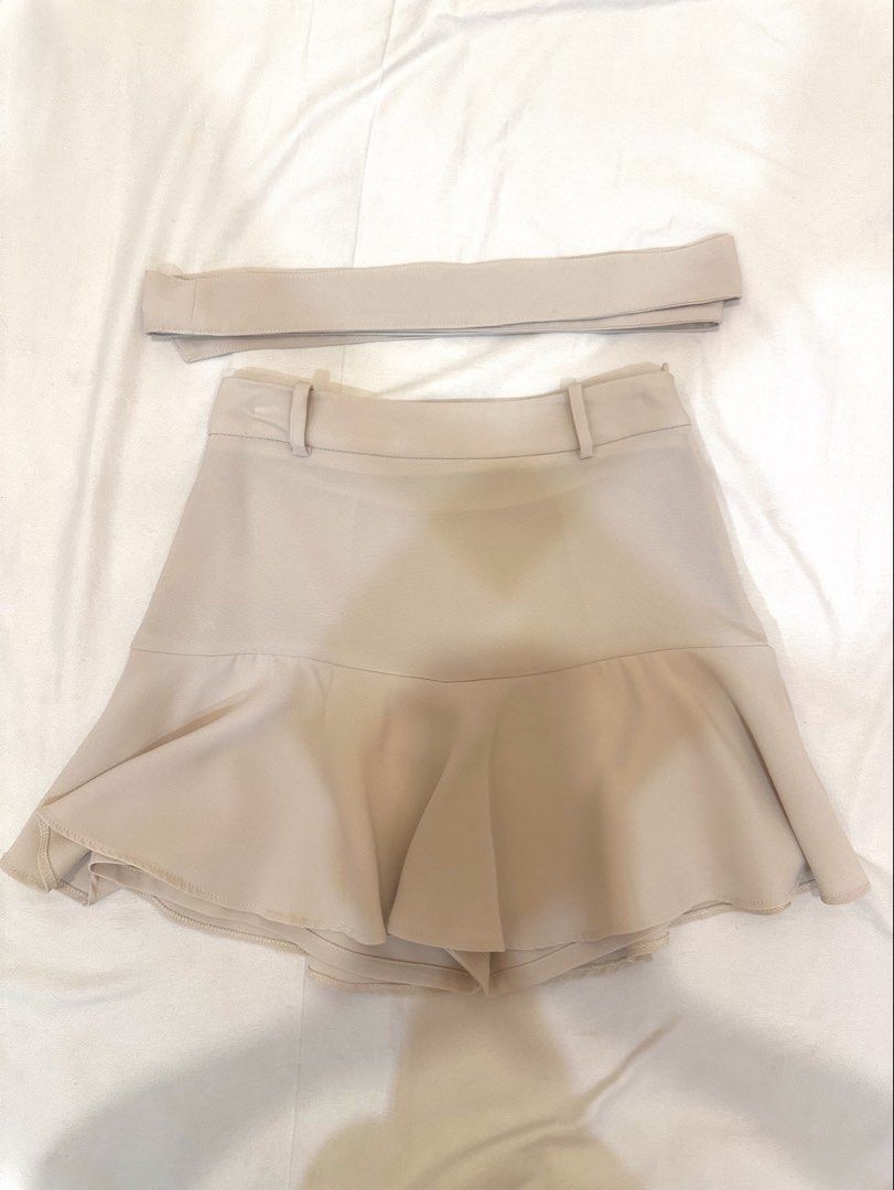 Zara Mini Skirt with Belt (Category: Skirts) located in Quezon City. Submitted by insidecloset.c (Listing ID 1439785799, Image 1). Description: - Original Zara cream skirt - Includes matching belt - Size: XS - Features a flared hem - With belt loops, buckle closure, and shorts RFS: too small already .