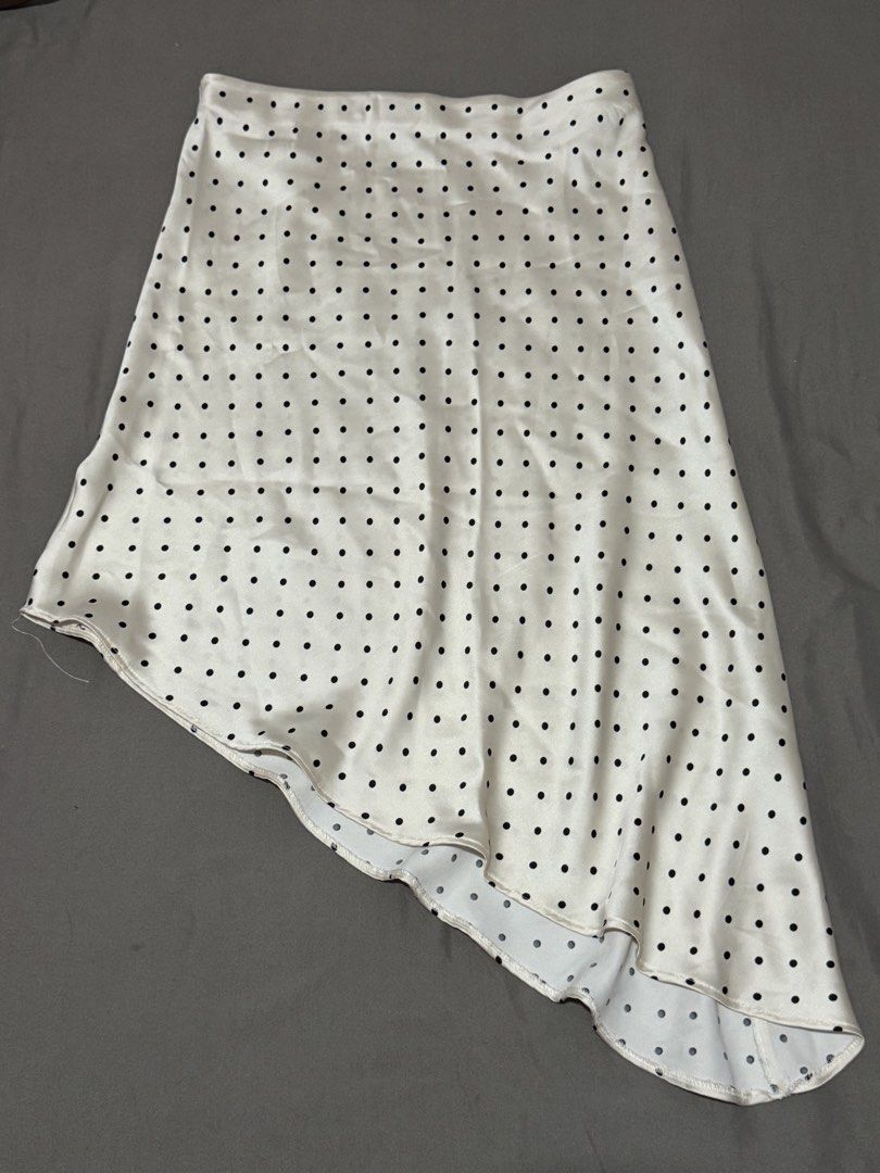 Zara Polka Dot Asymmetrical Skirt (Category: Skirts) located in Cavite. Submitted by ellieschoice (Listing ID 1439667257, Image 1). Description: • Asymmetrical hemline • Waist: 14.5" laid flat , fits 26/27 if worn low waist • Length: 20" on one side, 30" on the longer side • Silky fabric.