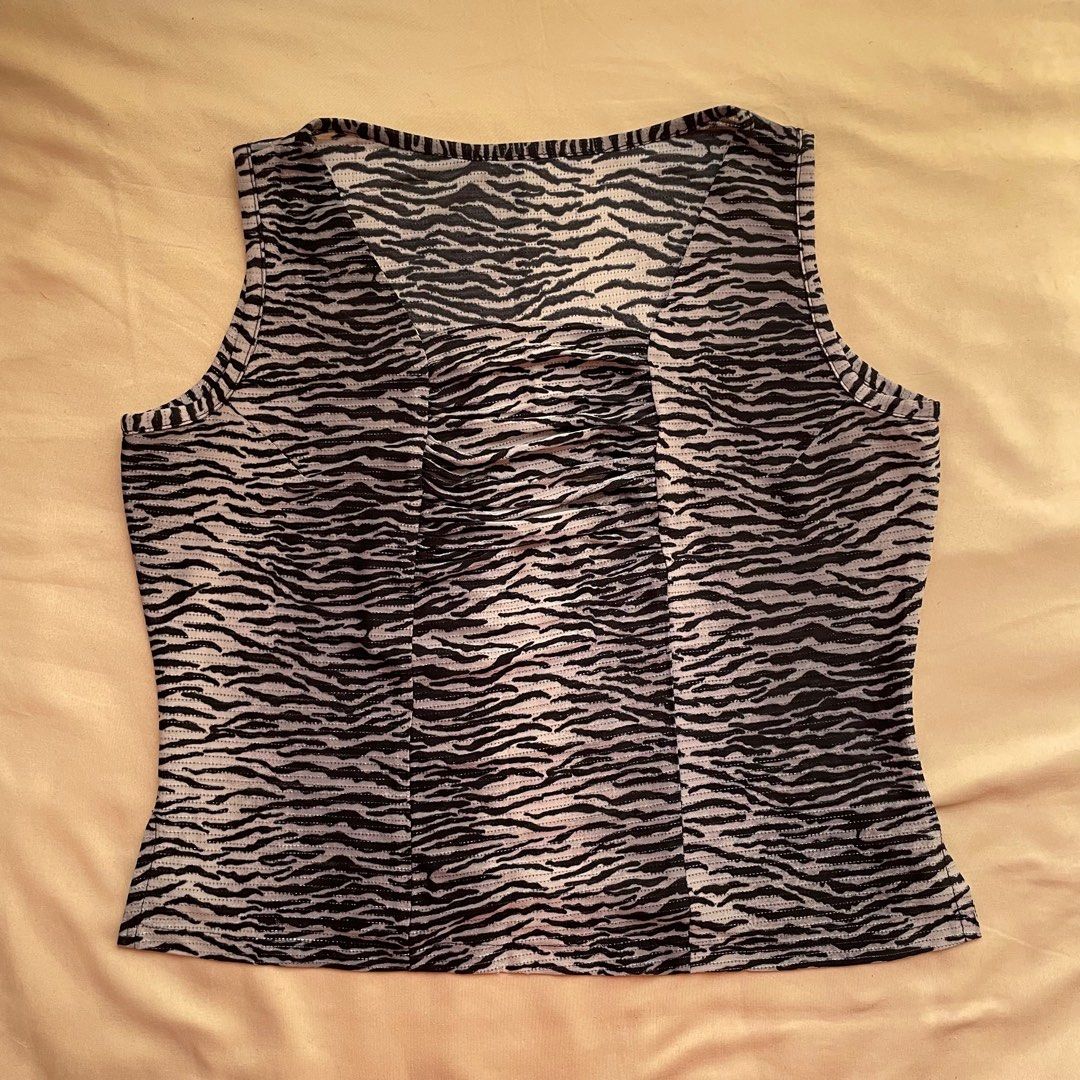 Zebra Animal Print Sleeveless Top (Category: Sleeveless) located in Taguig. Submitted by 515dlor_ (Listing ID 1439624349, Image 1). Description: .