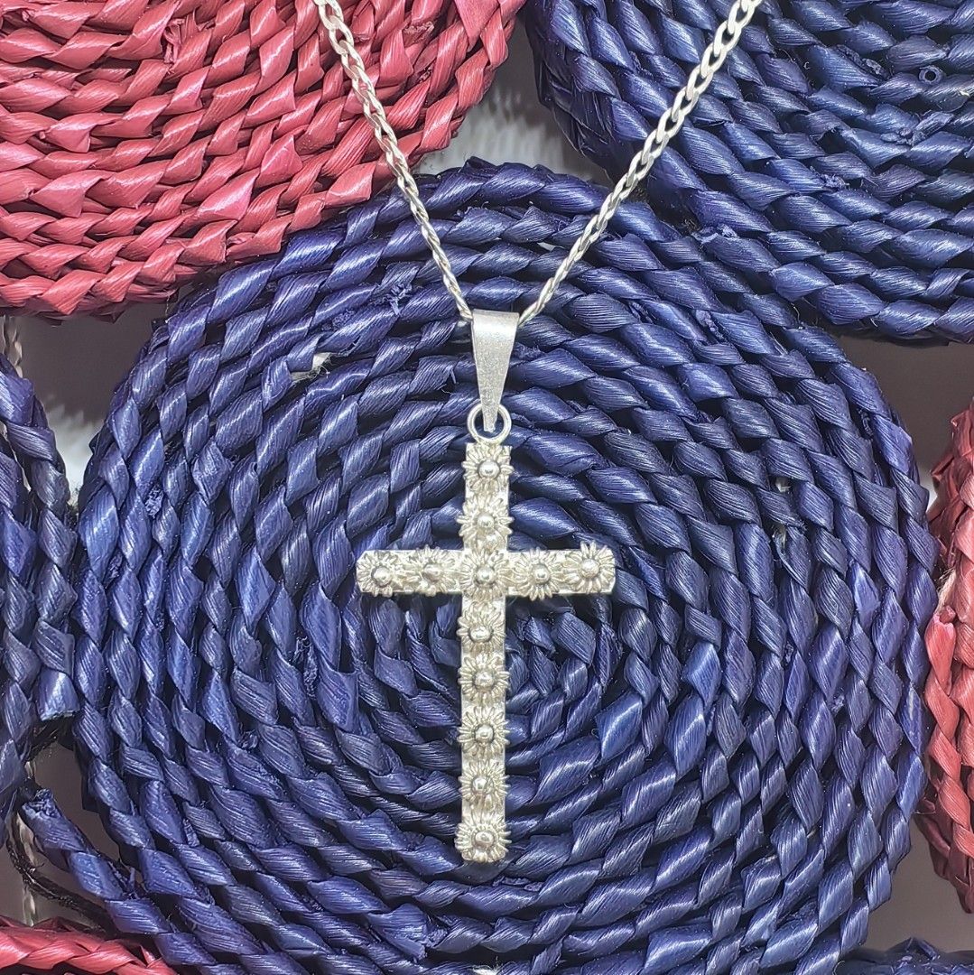 925 Silver necklace, 18 inches (Category: Necklaces) located in Pasig City. Submitted by primepicksph (Listing ID 1439895218, Image 1). Description: DISCLAIMER: Stones used in the accessories are not tested. Therefore, we are selling the items as is. These products are sourced from different suppliers who have obtained them from auctions. Though some may still look brand new, we declare all items posted as pre-owned. Please manage your expectatio