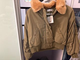 （分類：）位於 。 由 clarawm 提交（商品編號 1439868836，圖片 1）。簡介： 。