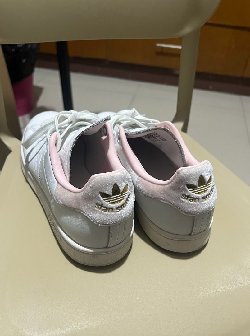 Adidas Stan Smith White Pink Sneakers (Category: Sneakers) located in Quezon City. Submitted by carmelaintal (Listing ID 1439864090, Image 2). Description: - Adidas Stan Smith sneakers - White with pink accents, white laces - Size: US 8, UK 6.5, EUR 40 - Bought from Adidas Outlet.