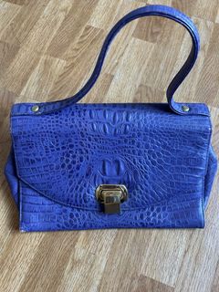 (Category: ) located in . Submitted by loveshecollection (Listing ID 1439838662, Image 1). Description: .