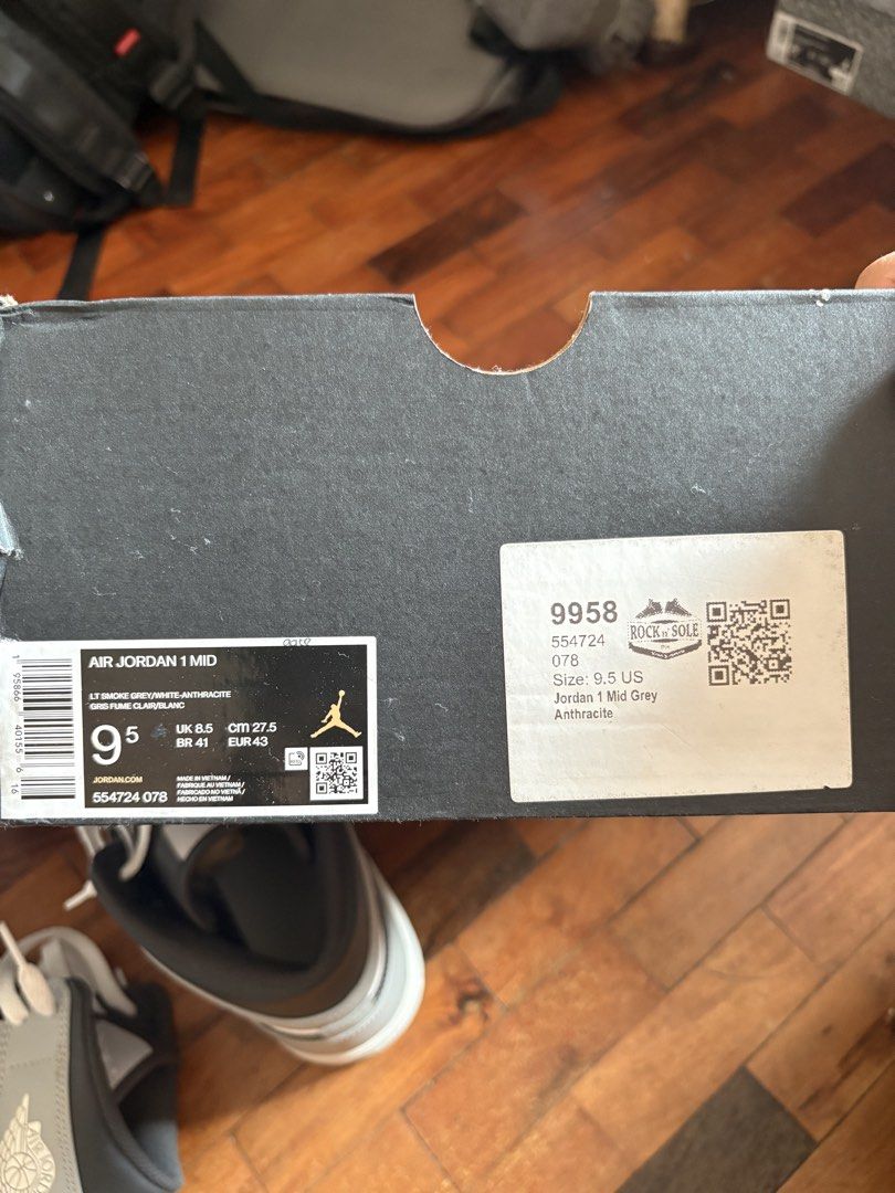 ORIGINAL Air Jordan 1 Mid Smoke Grey (Category: Sneakers) located in Muntinlupa City. Submitted by nichebeast (Listing ID 1439874670, Image 2). Description: Bought in rock n sole atc.