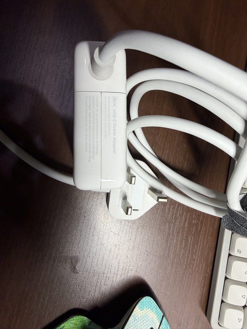 Apple 96W USB-C Power Adapter464111420530370560