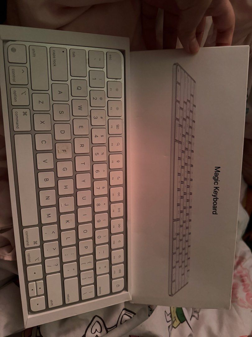 Apple Magic Keyboard - White463596918229575680