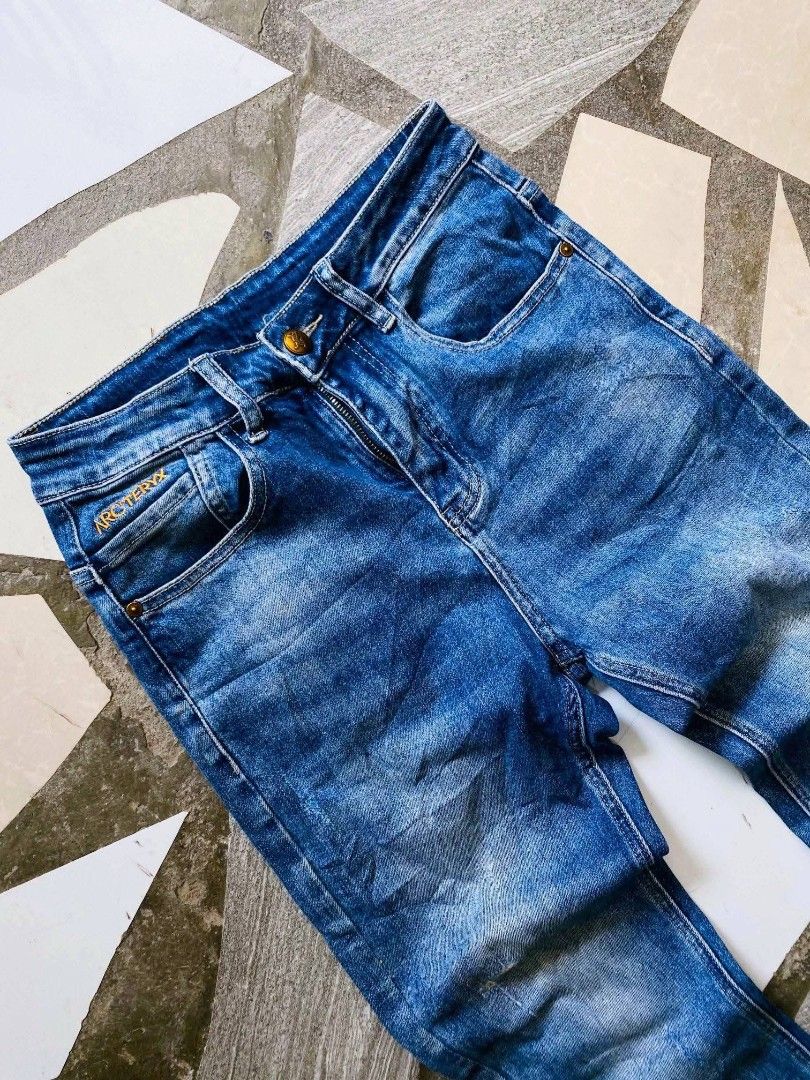 ARC'TERYX PANTS (Category: Jeans) located in General Santos City (Dadiangas). Submitted by xhandees18 (Listing ID 1439926588, Image 3). Description: size:W30-31/L38 STRECHABLE condition;Exclent color rate:9.7/10 issue:none.