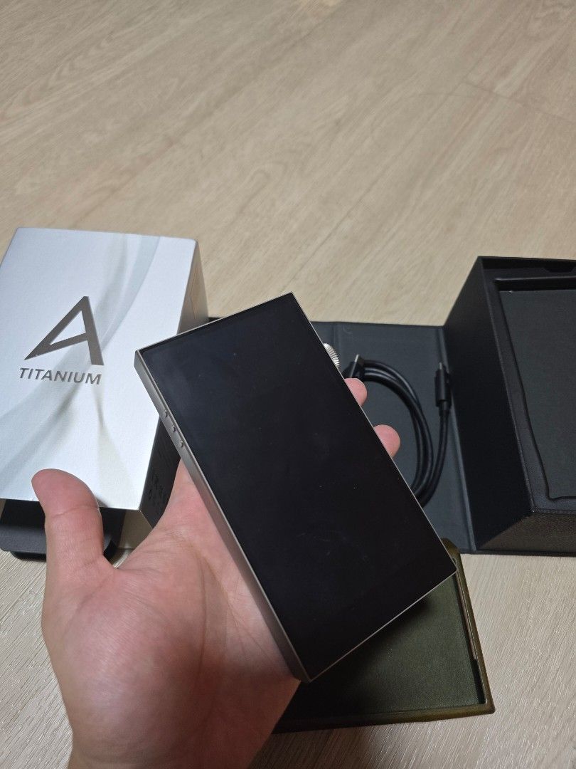 Hingikbbp (Category: Portable Music Players) located in Singapore. Submitted by chrisyan18 (Listing ID 1439953455, Image 2). Description: https://www.astellnkern.com/cn/product/view.php?idx=141 Limited edition. cheapest on carousel. Both screen and back have screen protectors. < perfect condition. add another $100 for a 512 SanDisk Extreme SD card (currently worth 100 plus). DAP is severally underutilised. SD card is as good as new. I put in some