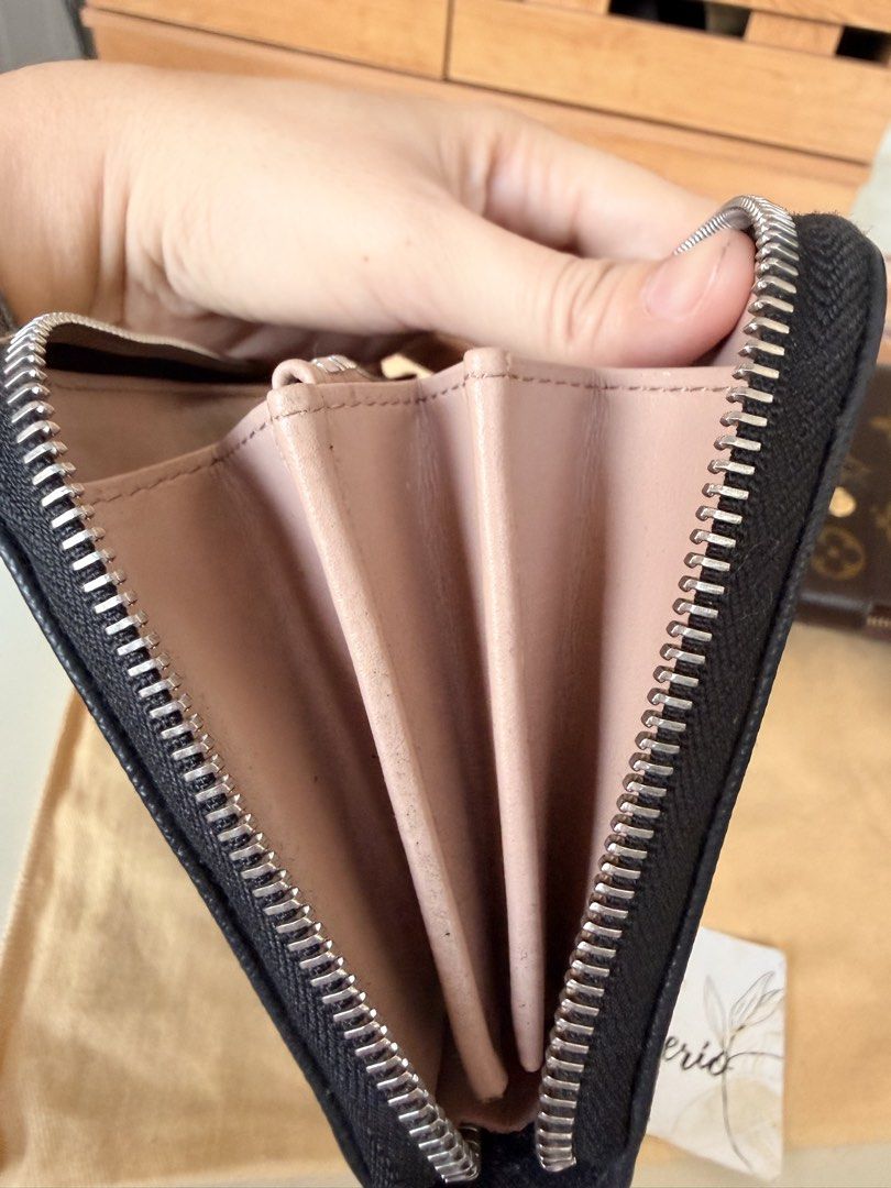 Authentic prada zippy wallet (Category: Luxury Bags & Wallets) located in Caloocan City. Submitted by alavishglam (Listing ID 1439965183, Image 3). Description: .