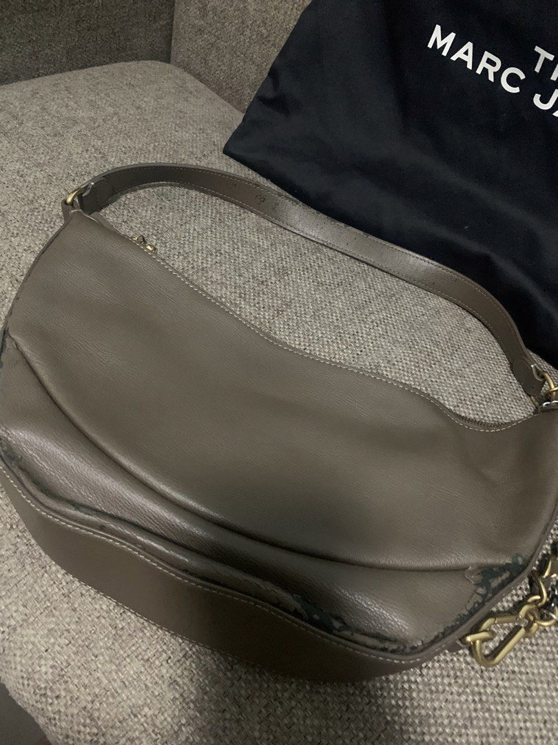 Authentic The Marc Jacobs Crescent/Eclipse Bag (Category: Luxury Bags & Wallets) located in Manila. Submitted by clarisse.preloved (Listing ID 1439968950, Image 3). Description: -Authentic Marc Jacobs Eclipse bag -Used with visible leather cracking/peeling on edges (see photos). -Hardware, zipper, and strap all working well. -No rust/tarnish. -Comes with original dust bag. -Great everyday/Y2K shoulder bag..
