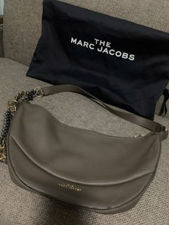 (Category: ) located in . Submitted by clarisse.preloved (Listing ID 1439968950, Image 1). Description: .