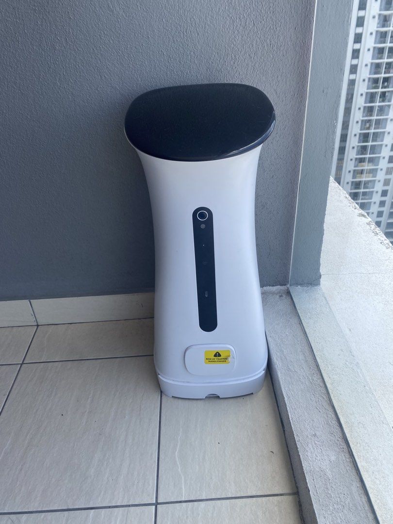 Automatic feeder (Category: Homes & Other Pet Accessories) located in Kuala Lumpur. Submitted by yashii1107 (Listing ID 1439981545, Image 3). Description: 🐱 SMART AUTOMATIC CAT FEEDER 🐱 Never miss your cat’s feeding time again! Control your pet’s meals anytime, anywhere with this smart feeder featuring app control and live monitoring. ✅ HD Camera for real-time viewing ✅ Smart App Control from your phone ✅ Large 7.5L Food Capacity ✅ Built-In Mic