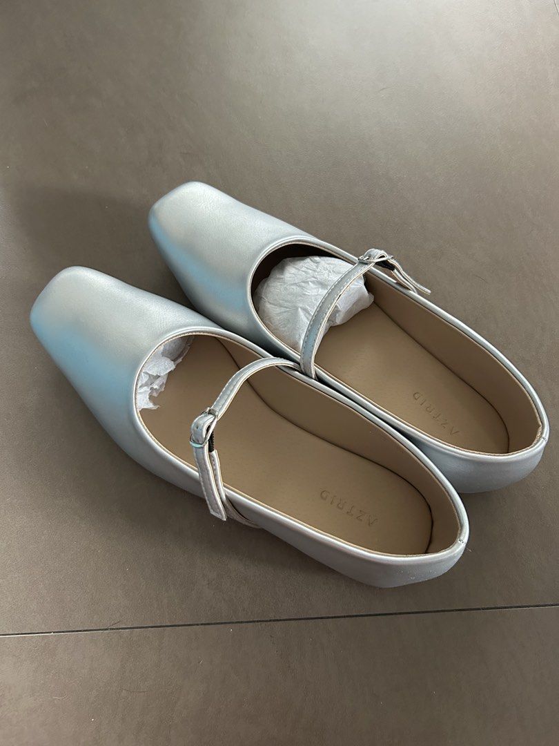 AZTRID Silver Flats - Size 10 (Category: Flats & Sandals) located in Antipolo. Submitted by cosmicforest-5fc6 (Listing ID 1439893464, Image 1). Description: - AZTRID silver flats - Size 10 - Brand new, never worn - Includes original box - rfs: wrong size.