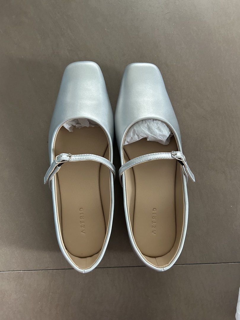 AZTRID Silver Flats - Size 10 (Category: Flats & Sandals) located in Antipolo. Submitted by cosmicforest-5fc6 (Listing ID 1439893464, Image 3). Description: - AZTRID silver flats - Size 10 - Brand new, never worn - Includes original box - rfs: wrong size.