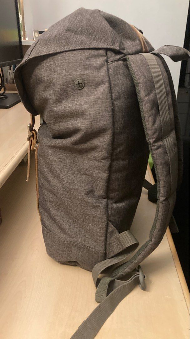 Backpack (Category: Backpacks) located in Singapore. Submitted by 7nqkj9wy3e (Listing ID 1439878432, Image 3). Description: .