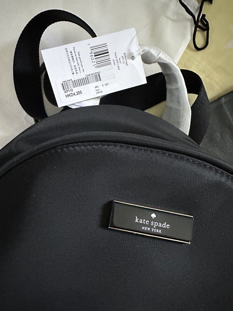 Backpack （分類：背囊）位於 Hong Kong。 由 mybaby1290 提交（商品編號 1439890489，圖片 8）。簡介： Kate Spade ♠️ New全新黑色背囊 Size 見圖 原價$4200❌——>現特價$1580👍🏻 可在各港鐵沿線交收或順豐到付。