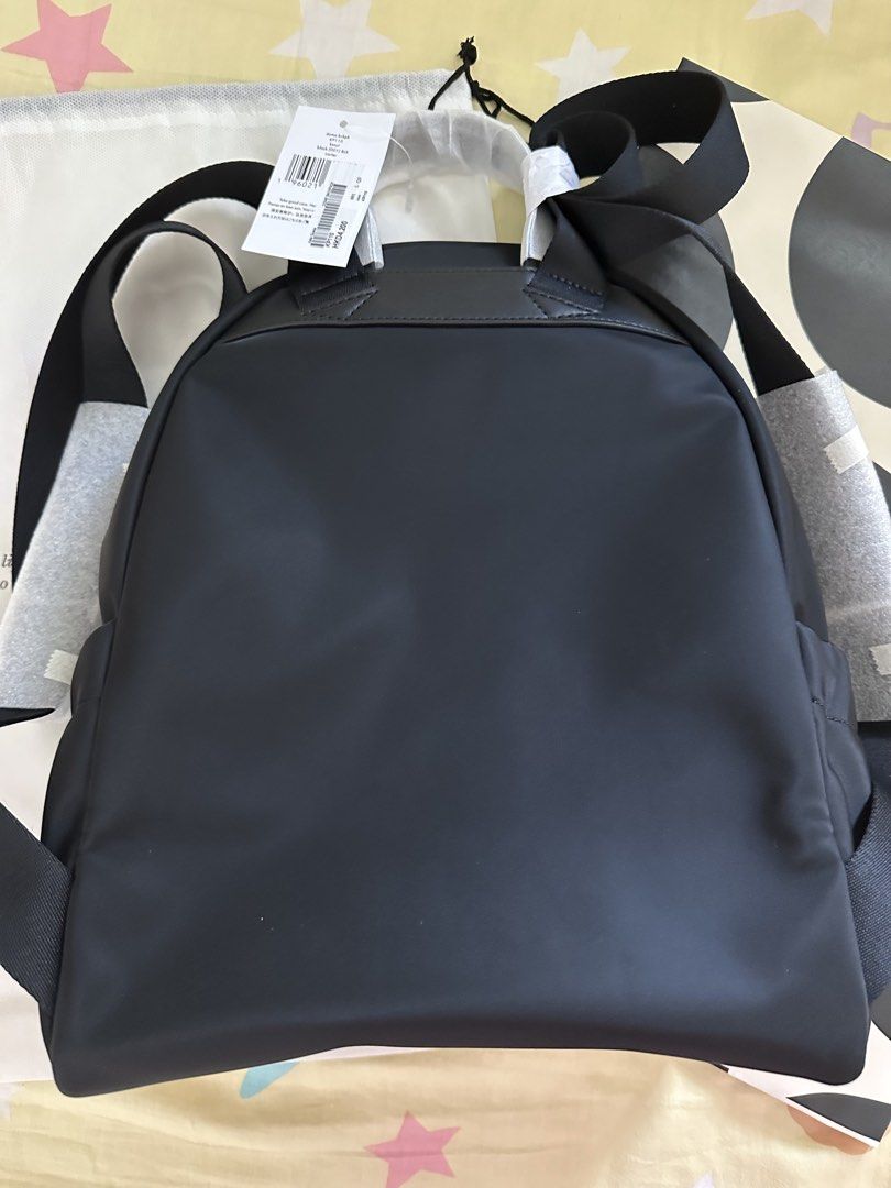Backpack （分類：背囊）位於 Hong Kong。 由 mybaby1290 提交（商品編號 1439890489，圖片 3）。簡介： Kate Spade ♠️ New全新黑色背囊 Size 見圖 原價$4200❌——>現特價$1580👍🏻 可在各港鐵沿線交收或順豐到付。