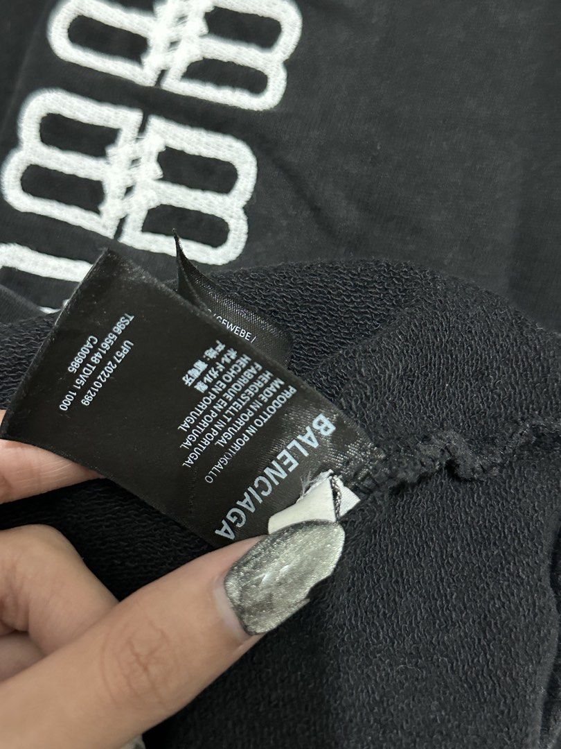 Balenciaga Zip Up Hoodie (Category: Coats, Jackets and Outerwear) located in Manila. Submitted by luvsosa (Listing ID 1439949741, Image 3). Description: -Size Larg -Gcash -J&T or Lalamove.