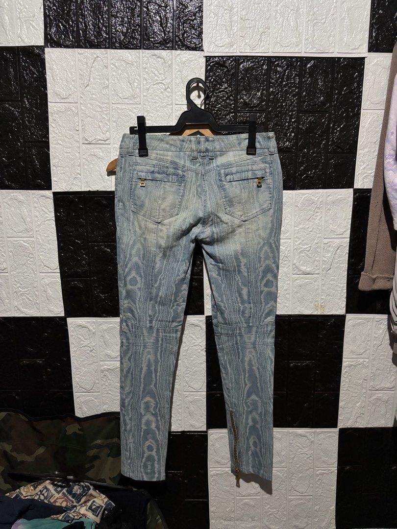Balmain Jeans with Gold Details (Category: Luxury Apparel) located in Lopez. Submitted by thrift.ni.roms22 (Listing ID 1439818063, Image 2). Description: - Balmain jeans - Unique pattern - Gold-toned button and zipper details - Ankle zippers - Button fly - Sizes: S-30-31, L-37 - Two front and two back pockets.