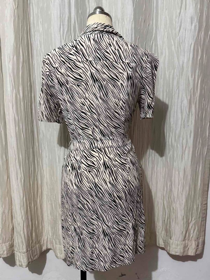 Black and White Print Wrap Dress (Category: Dresses) located in Mabalacat. Submitted by cherrypieph (Listing ID 1439950092, Image 2). Description: Used items are not abused Color may vary slightly due to lighting. Fits small to medium.