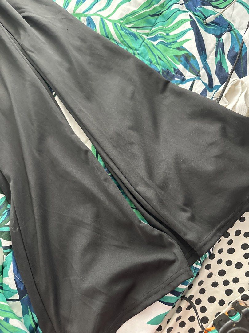 Black Flare Pants Leggings (Category: Other Bottoms) located in Quezon City. Submitted by glcsx (Listing ID 1439876705, Image 2). Description: - Black flare pants - Highwaist - Waist: 13 inches - Length: 41 inches For sports, gym, casual, yoga Commonwealth location Bpi/gcash payment Same day del or jnt.