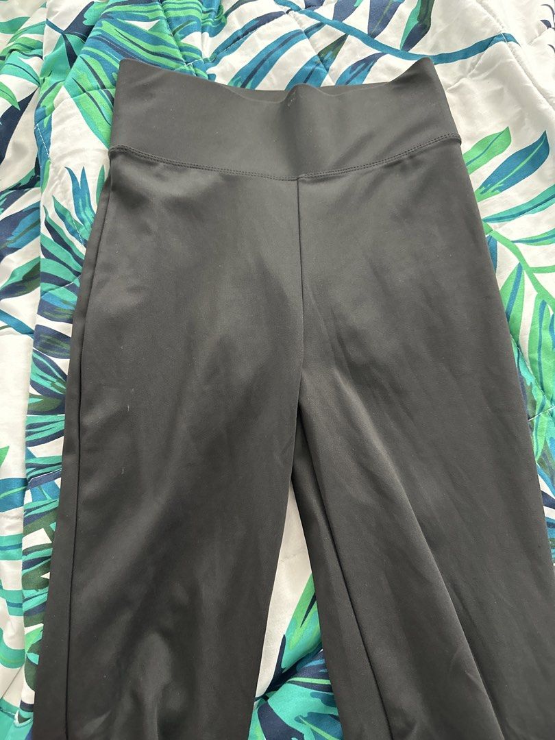 Black Flare Pants Leggings (Category: Other Bottoms) located in Quezon City. Submitted by glcsx (Listing ID 1439876705, Image 1). Description: - Black flare pants - Highwaist - Waist: 13 inches - Length: 41 inches For sports, gym, casual, yoga Commonwealth location Bpi/gcash payment Same day del or jnt.