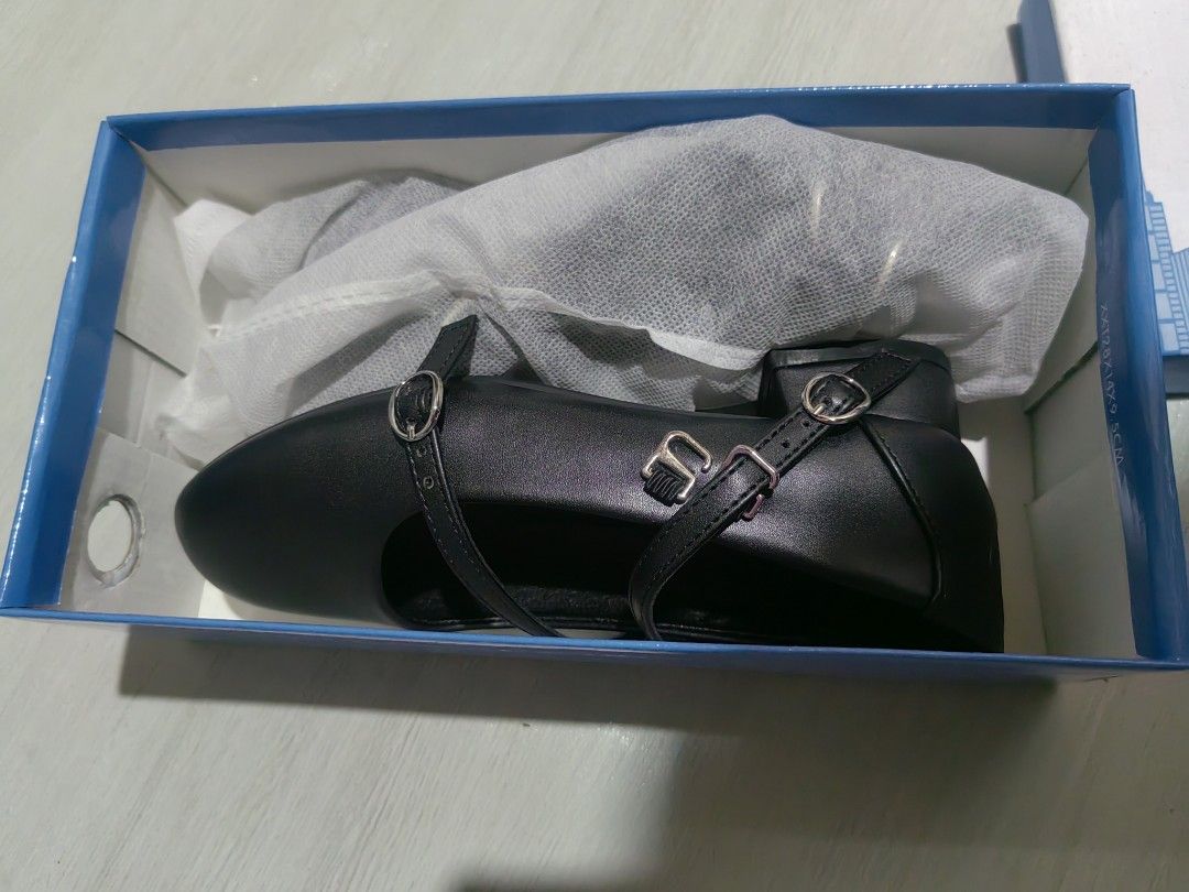 Black Mary Jane Shoes Size 8.5 (Category: Babies & Kids Fashion) located in Manila. Submitted by dryt1 (Listing ID 1439809368, Image 2). Description: - Mary Jane style shoes - Size: 8.5 - Features a buckle closure - Strap across the top of the foot - Unworn condition - Comes with original blue box.