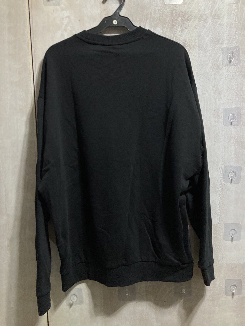 Black NASA Hubble Mission Operations Sweatshirt (Category: Coats, Jackets and Outerwear) located in Iloilo. Submitted by __kyleeee__ (Listing ID 1439918694, Image 2). Description: - Black long-sleeved sweatshirt - Features NASA Hubble Mission Operations Space Telescope graphic print - Includes text details and NASA logo on the front - Comfortable and stylish for casual wear.