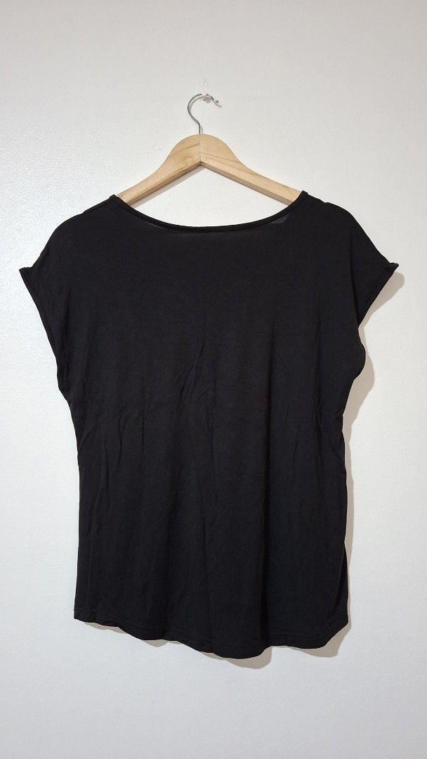 Black V-Neck T-Shirt (Category: Shirts) located in Imus. Submitted by pick_and_dig (Listing ID 1439835412, Image 3). Description: - Black V-neck design - Short sleeves - Relaxed fit - Lightweight fabric - Ideal for everyday wear - Probably fits small to medium frames Note: As is. WYSIWYG. Additional photos available upon request. Mode of Payment: GCash Mode of Delivery: J&T or Lalamove delivery fee is c/o the buyer..