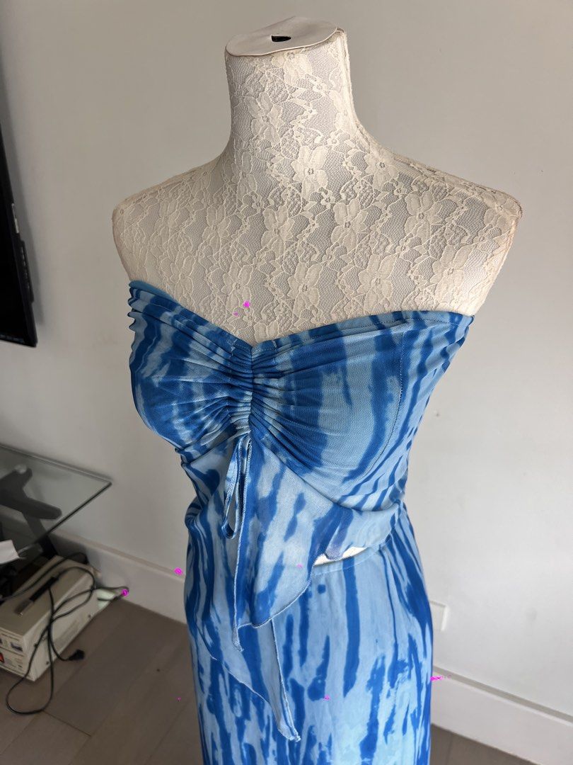 Blue Tie-Dye Strapless Dress (Category: Dresses) located in Makati City. Submitted by secondmuse_ (Listing ID 1439865317, Image 1). Description: .