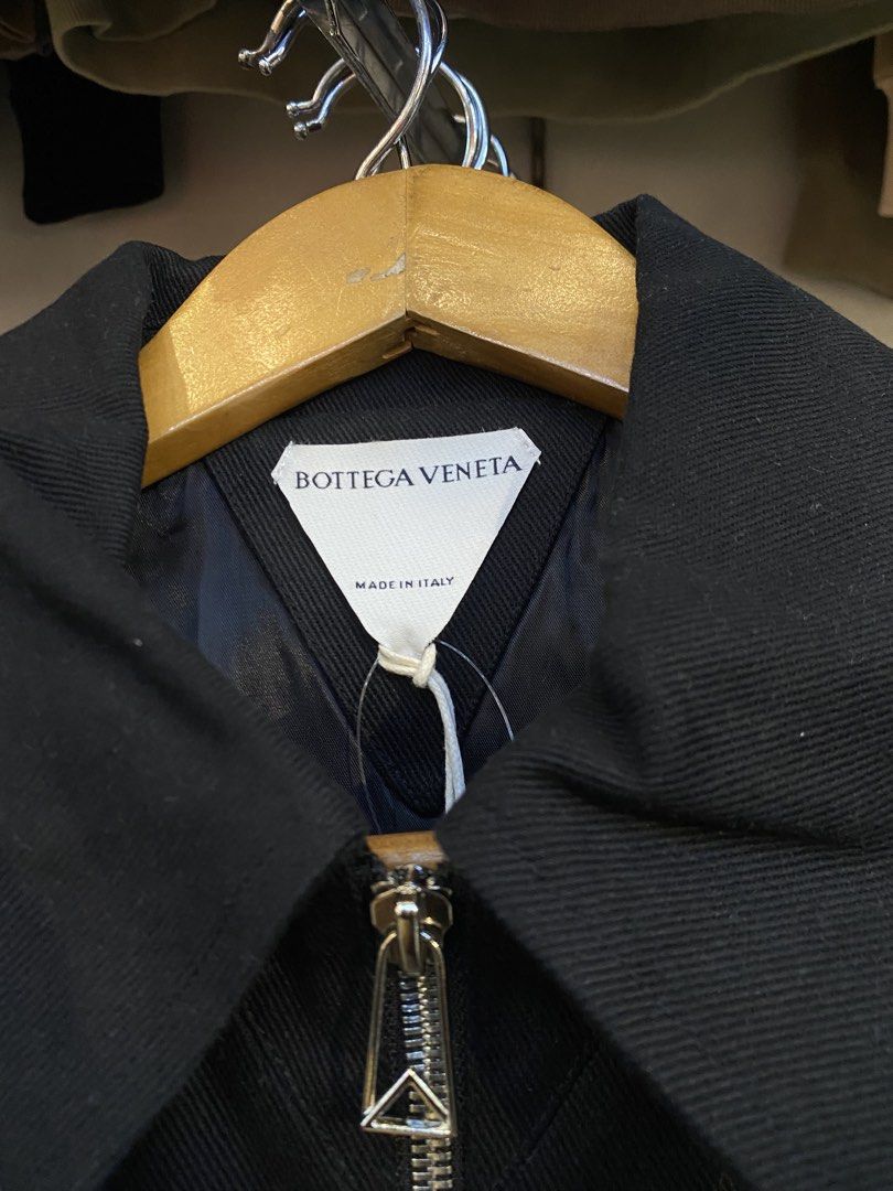 botegga veneta cotton twill zip jacket (Category: Coats, Jackets and Outerwear) located in Manila. Submitted by ownywest833 (Listing ID 1439985525, Image 2). Description: size small oversized womens fits M-L ykk zipper item value 91,000 plus selling only for 9,900.
