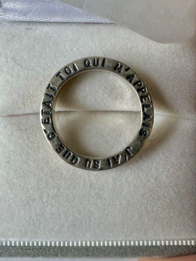 Branded Silver Serge Thoraval Little Bird Ring Size 7.5 (Category: Rings) located in Mandaluyong City. Submitted by chyckenwings (Listing ID 1439862290, Image 1). Description: SALE! As is where is. First to pay gets the item. No long reservations. Location is in Mandaluyong. Kindly note: Unless stated, items listed have not been tested and are sold as is where is. We source our products from a variety of auctions. While some items may look brand 
