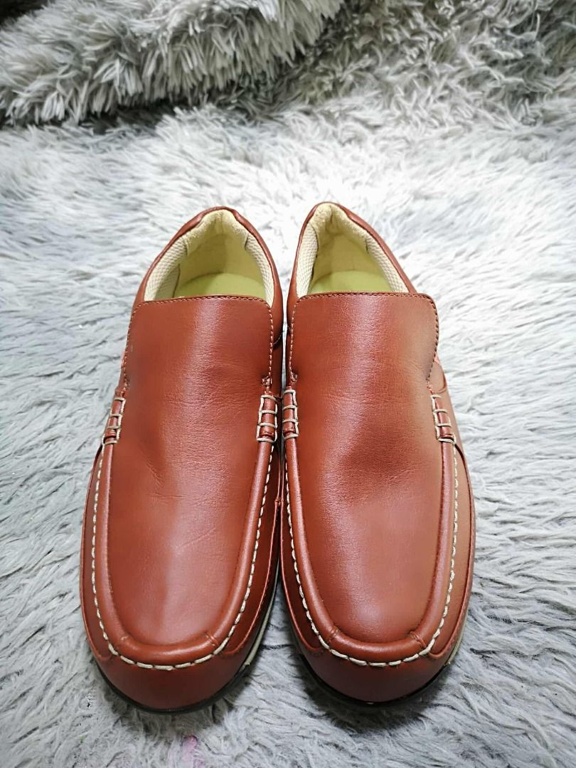 Brown Leather Loafer Shoes (Category: Casual Shoes) located in Santa Cruz. Submitted by jmy_surplus.2 (Listing ID 1439835215, Image 1). Description: Size ; 24.5cm Color ; Brown Type ; Loafer Brand ; No brand Material ; Leather Style ; Brown Leather Loafer LR 160 JMY 4 Batch #205.