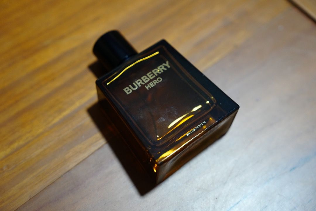 Burberry Hero Eau de Parfum for Men (Category: Fragrance & Deodorants) located in Singapore. Submitted by kirbswisely (Listing ID 1439900928, Image 1). Description: - Burberry Hero Eau de Parfum - Designed for the modern man Bought this from the airport's duty free. never really use it since then. I'd say about 90% left.