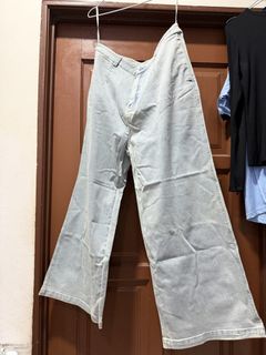 (Category: ) located in . Submitted by bae.preloved (Listing ID 1439968525, Image 1). Description: .