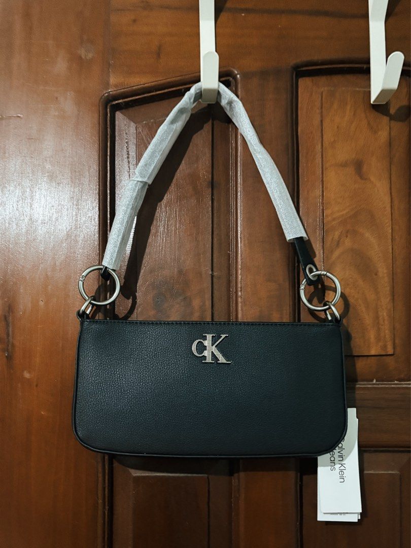 Calvin Klein Jeans Black Monogram Medium Shoulder Bag (Category: Luxury Bags & Wallets) located in Bacolod City. Submitted by atelier__maria.ph (Listing ID 1439814675, Image 1). Description: BRAND NEW AUTHENTIC CALVIN KLEIN JEANS Black Monogram Medium Shoulder Bag ORIGINAL PRICE PHP 6,000+ Selling half the price.