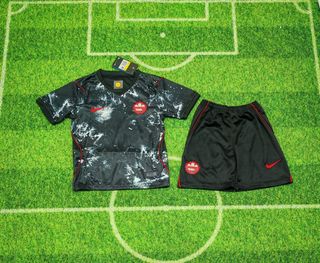 (Category: ) located in . Submitted by calcio_sport_jersey (Listing ID 1439948024, Image 1). Description: .