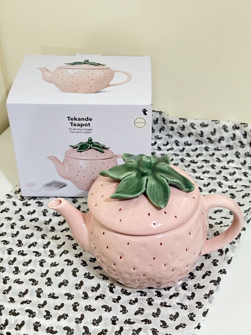 Ceramic Teapot Strawberry Design (Category: Coffee & Tea Tableware) located in Cainta. Submitted by chickenmamidoodle (Listing ID 1439946649, Image 1). Description: - Adorable strawberry-shaped teapot - Whimsical pink design with a green leaf lid - Perfect for adding charm to your tea time - Includes original box Brandnew onhand limited stocks only Onhand 1200 each .