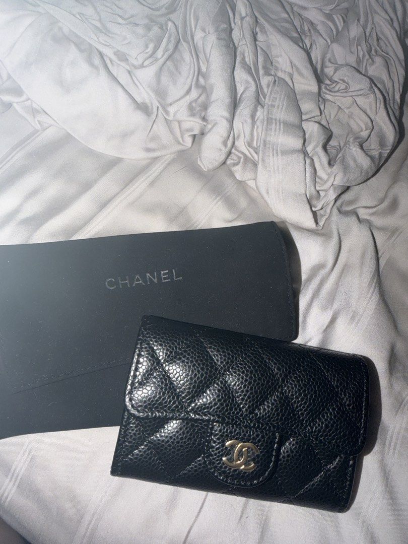 Chanel card holder (Category: Bags & Wallets) located in Singapore. Submitted by dubaichewycookie789 (Listing ID 1439910823, Image 1). Description: 100% authentic Receipt plus box and paper bag full set .
