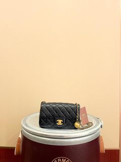 (Category: ) located in . Submitted by emishouseofluxe (Listing ID 1439928060, Image 1). Description: .