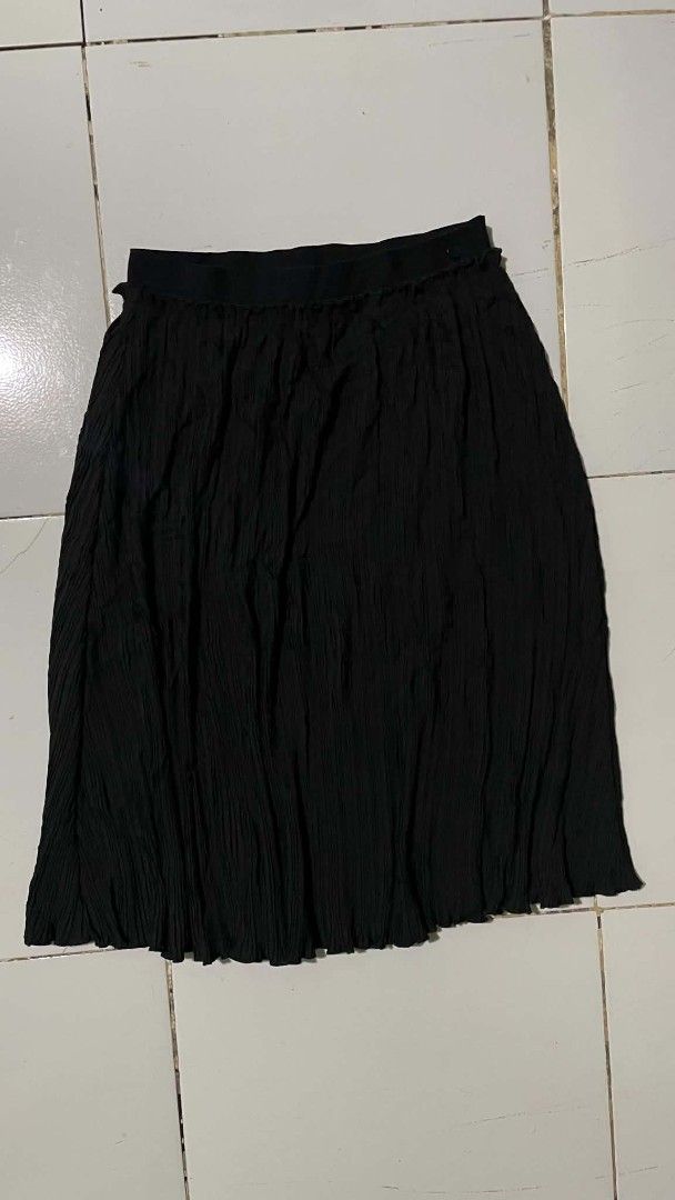 Cop Copine Black Pleated Midi Skirt (Category: Skirts) located in Barotac Nuevo. Submitted by gray101 (Listing ID 1439931697, Image 1). Description: - Brand: Cop Copine - Color: Black - Style: Midi Skirt - Fabric: Crinkled texture - Waistband: Comfortable elastic - Hemline: Subtle ruffled detail - Occasion: Versatile styling (casual to semi-formal).