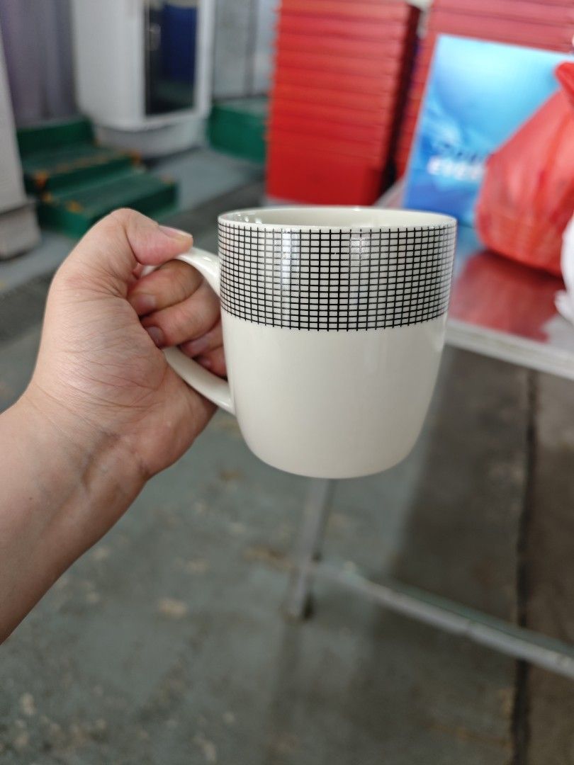 Cups or Mugs or whatever463789500987484164