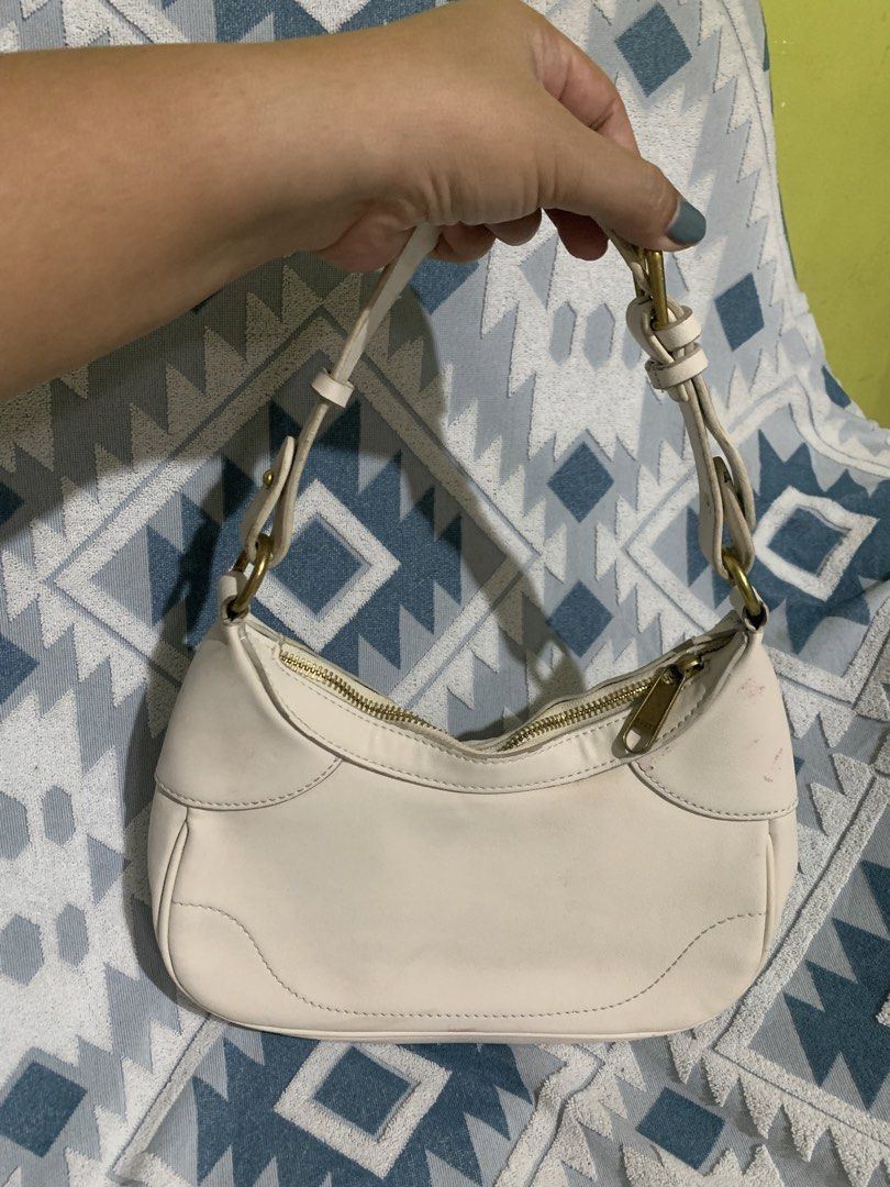 Cream Shoulder Bag with GG Logo (Category: Luxury Bags & Wallets) located in Liloan. Submitted by jinalyns (Listing ID 1439964305, Image 2). Description: - Stylish cream shoulder bag - Features prominent gold-tone GG logo - Zippered main compartment - Comfortable, adjustable shoulder strap - Lined interior with a small pocket - Versatile for everyday or evening wear.