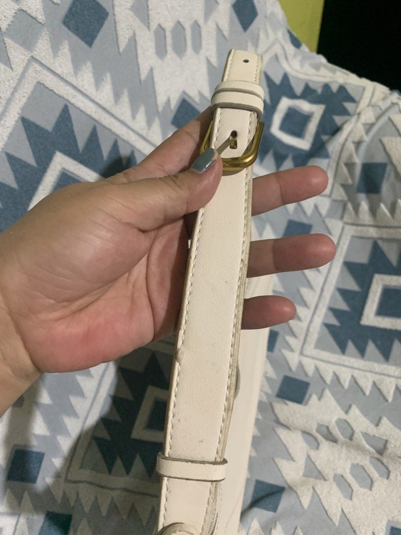 Cream Shoulder Bag with GG Logo (Category: Luxury Bags & Wallets) located in Liloan. Submitted by jinalyns (Listing ID 1439964305, Image 3). Description: - Stylish cream shoulder bag - Features prominent gold-tone GG logo - Zippered main compartment - Comfortable, adjustable shoulder strap - Lined interior with a small pocket - Versatile for everyday or evening wear.