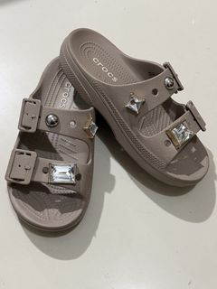 (Category: ) located in . Submitted by arianecleansupcloset (Listing ID 1439860687, Image 1). Description: .